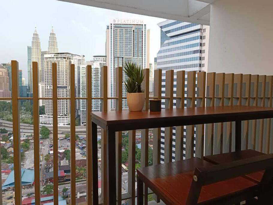 Апартаменты C14B Modern Infinity Pool Klcc Balcony View Куала-Лумпур Экстерьер фото